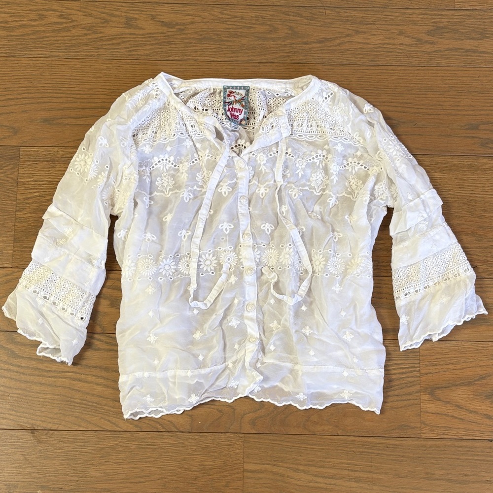 JOHNNY WAS- Tay tie front White Embroidered Blouse